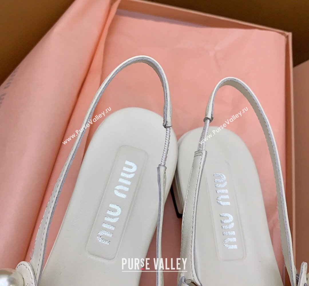 Miu Miu leather slingback pumps White/Patent Black with metal chain and pearl 2024 (kaola-23121902)