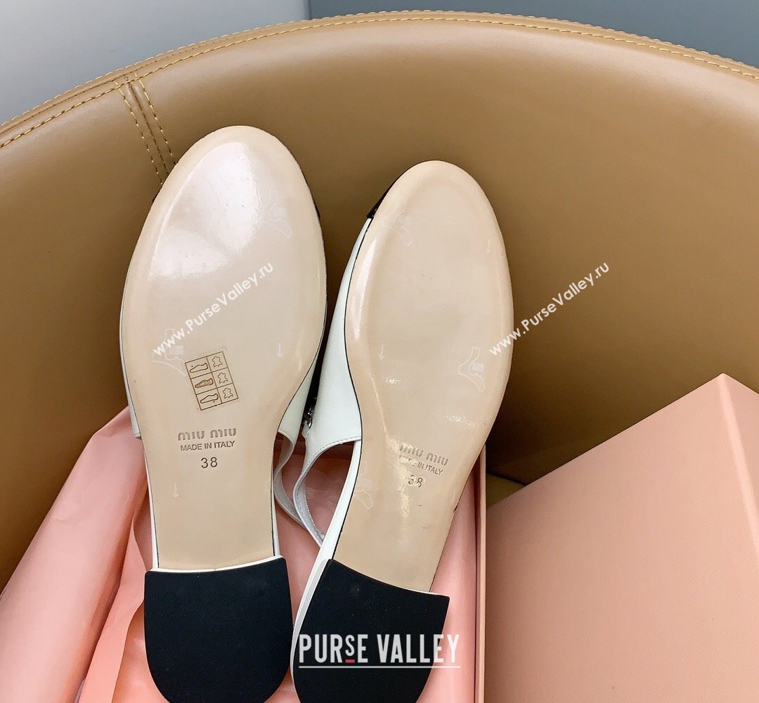 Miu Miu leather slingback pumps White/Patent Black with metal chain and pearl 2024 (kaola-23121902)