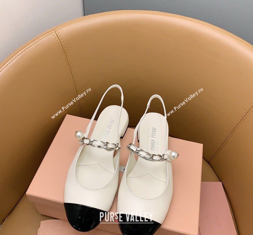 Miu Miu leather slingback pumps White/Patent Black with metal chain and pearl 2024 (kaola-23121902)