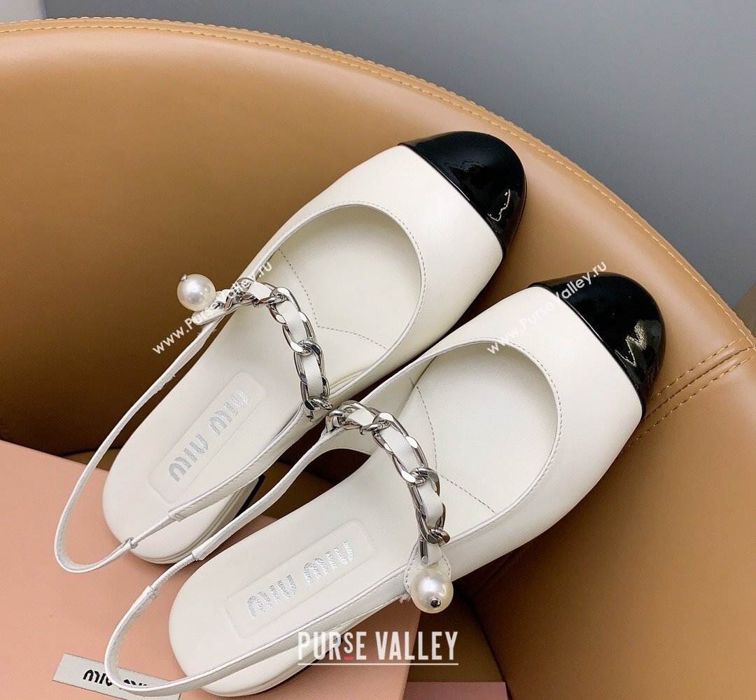 Miu Miu leather slingback pumps White/Patent Black with metal chain and pearl 2024 (kaola-23121902)