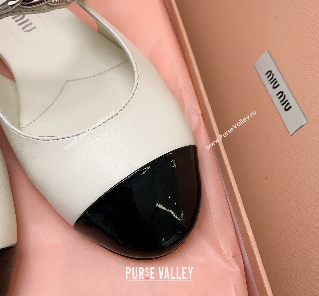 Miu Miu leather slingback pumps White/Patent Black with metal chain and pearl 2024 (kaola-23121902)