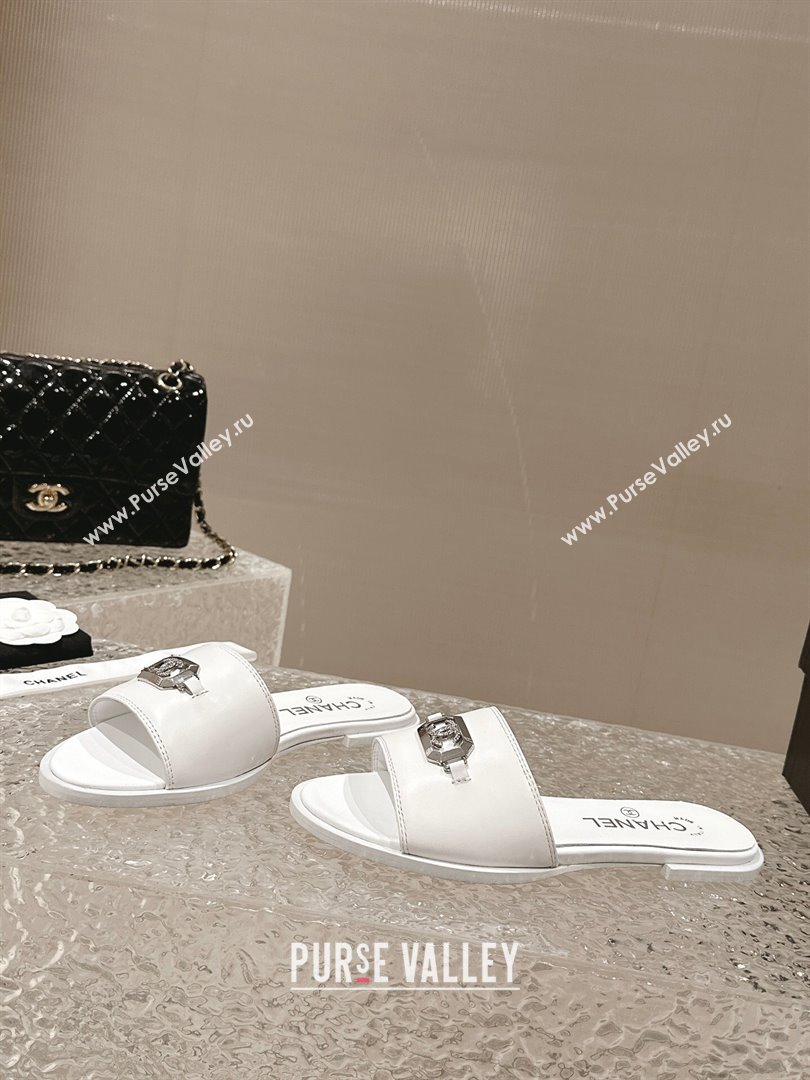 Chanel Shiny Calfskin Metal Mules G45172 White 2024 (modeng-23121907)