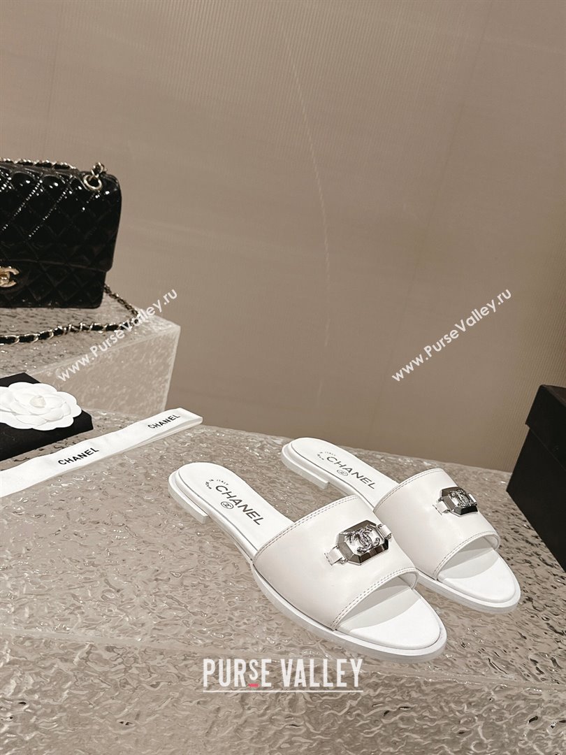 Chanel Shiny Calfskin Metal Mules G45172 White 2024 (modeng-23121907)
