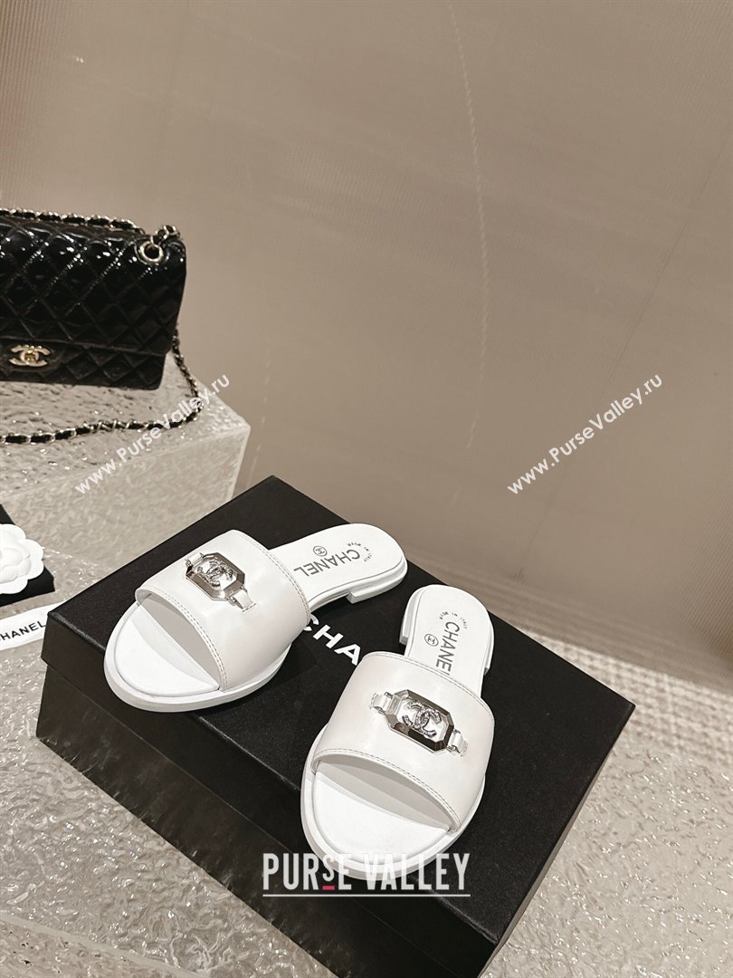 Chanel Shiny Calfskin Metal Mules G45172 White 2024 (modeng-23121907)