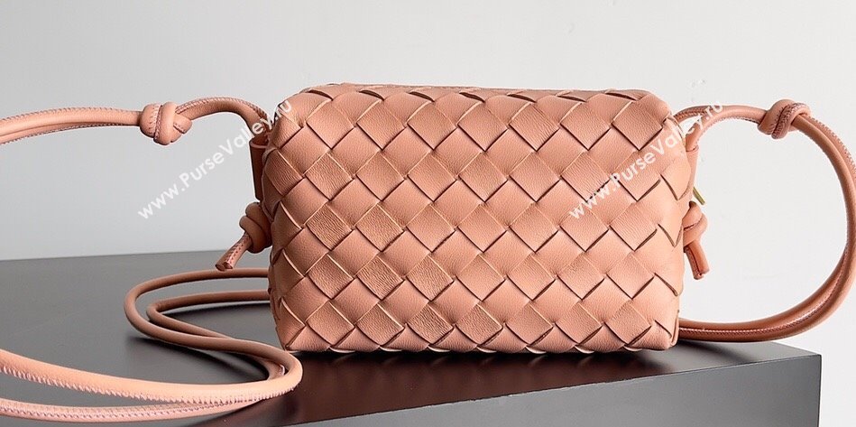 Bottega Veneta Mini Loop Camera Intrecciato leather cross-body Bag MACAROON 2024 (misu-23122012)