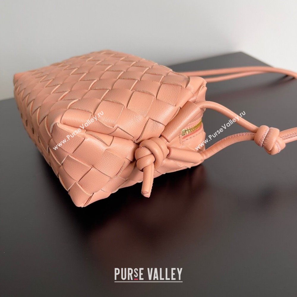 Bottega Veneta Mini Loop Camera Intrecciato leather cross-body Bag MACAROON 2024 (misu-23122012)