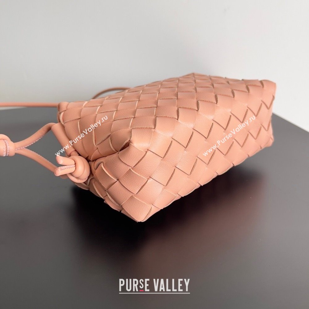 Bottega Veneta Mini Loop Camera Intrecciato leather cross-body Bag MACAROON 2024 (misu-23122012)