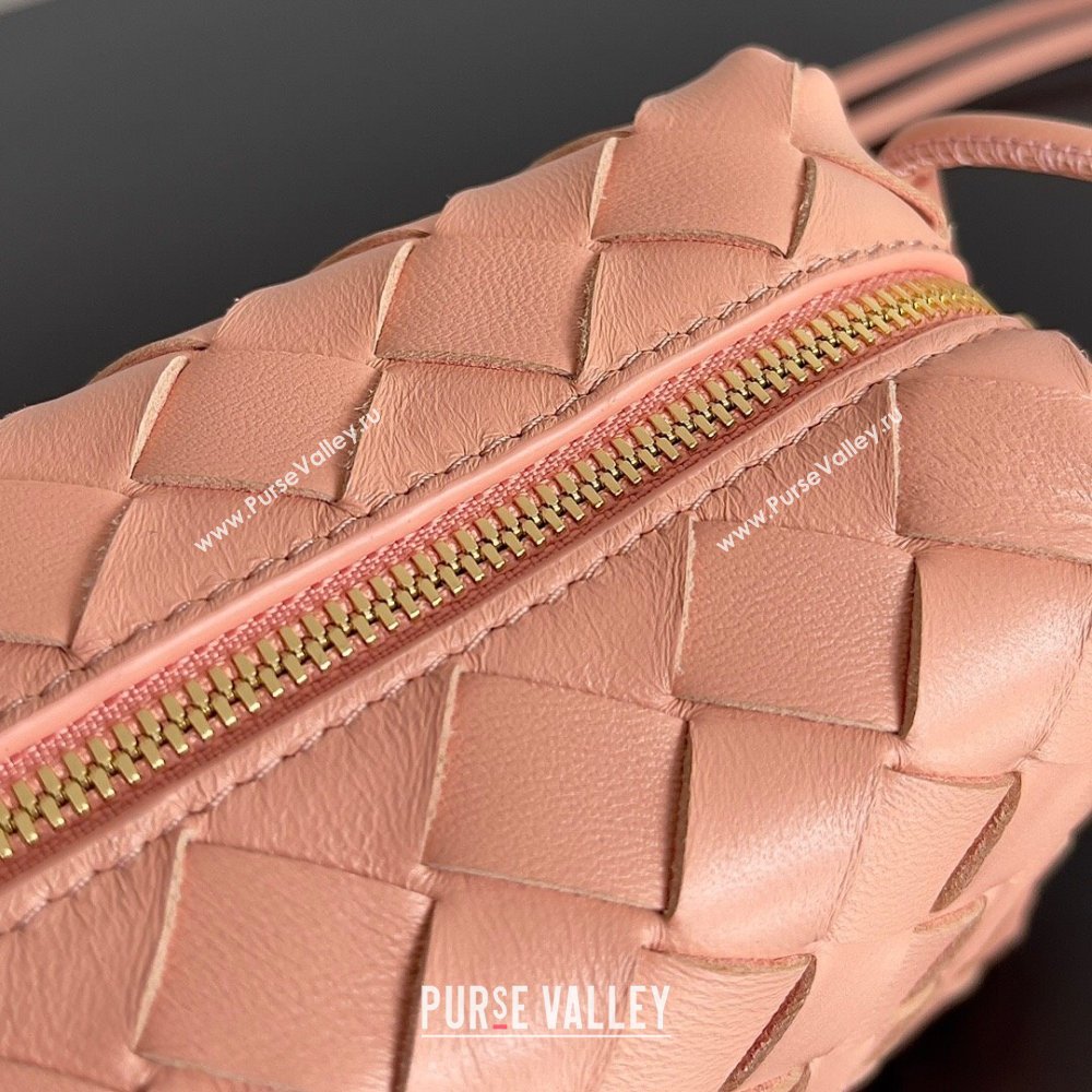 Bottega Veneta Mini Loop Camera Intrecciato leather cross-body Bag MACAROON 2024 (misu-23122012)