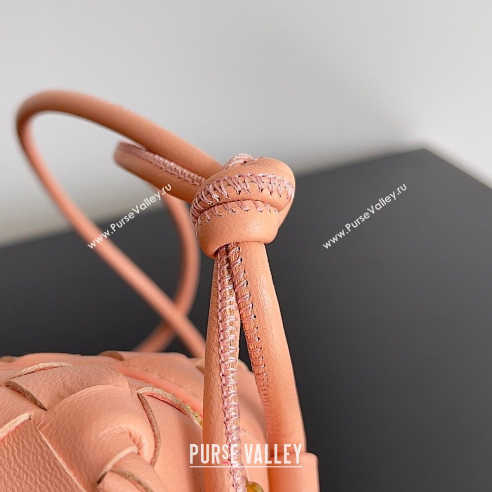 Bottega Veneta Mini Loop Camera Intrecciato leather cross-body Bag MACAROON 2024 (misu-23122012)