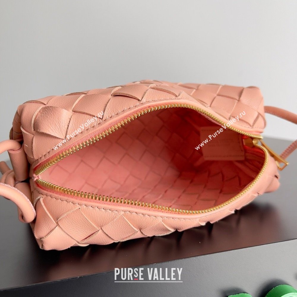Bottega Veneta Mini Loop Camera Intrecciato leather cross-body Bag MACAROON 2024 (misu-23122012)