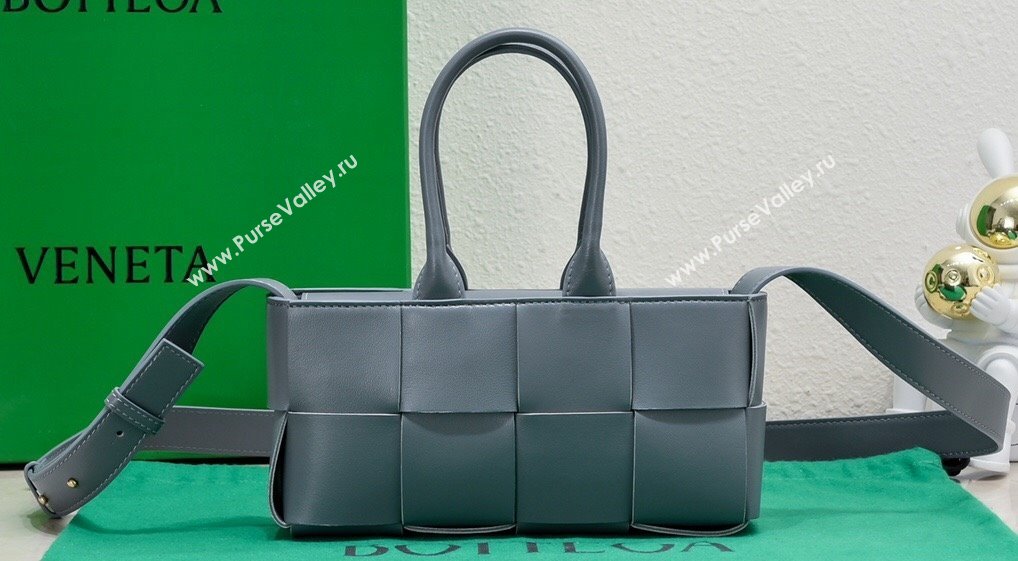Bottega Veneta Mini East-West Arco Tote Intreccio leather bag with detachable strap AGATE GREY 2024 (misu-23122037)