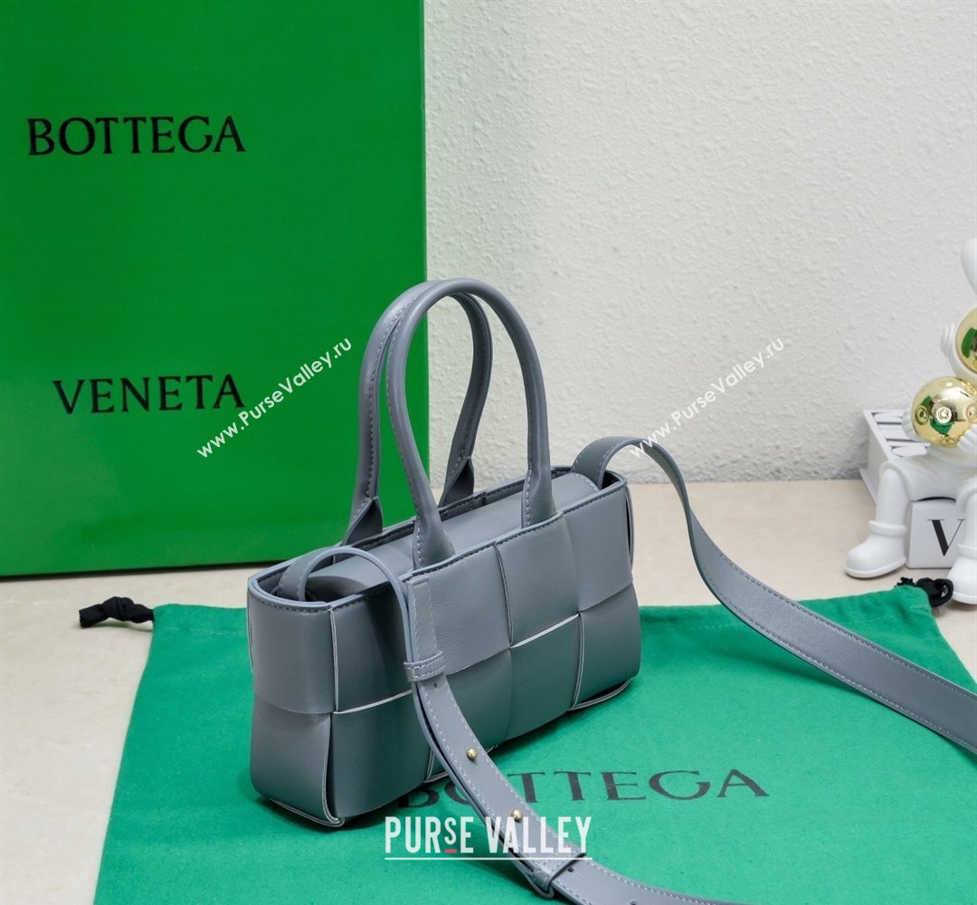 Bottega Veneta Mini East-West Arco Tote Intreccio leather bag with detachable strap AGATE GREY 2024 (misu-23122037)
