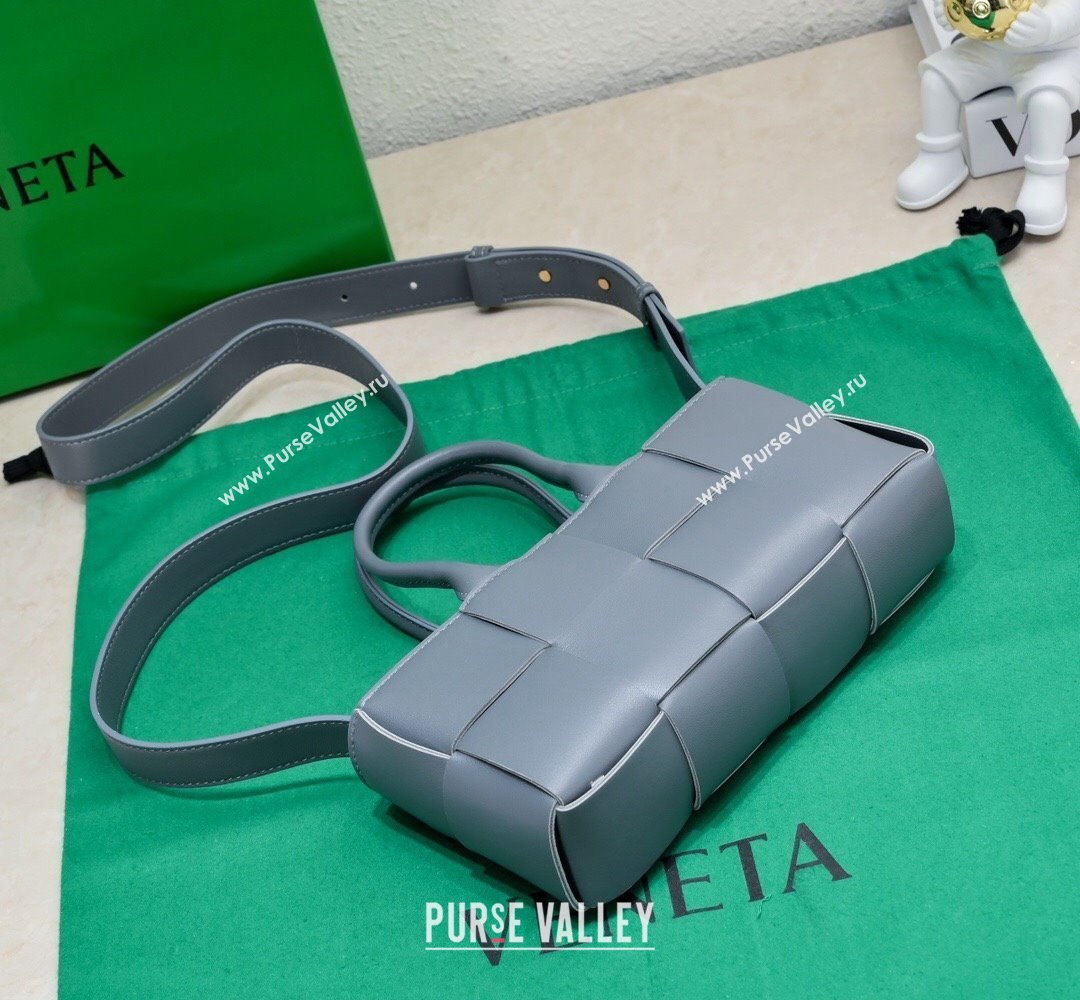 Bottega Veneta Mini East-West Arco Tote Intreccio leather bag with detachable strap AGATE GREY 2024 (misu-23122037)