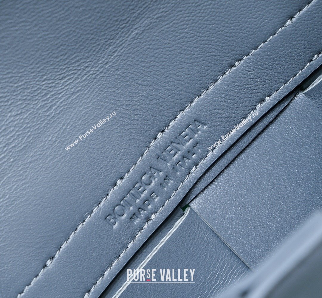 Bottega Veneta Mini East-West Arco Tote Intreccio leather bag with detachable strap AGATE GREY 2024 (misu-23122037)