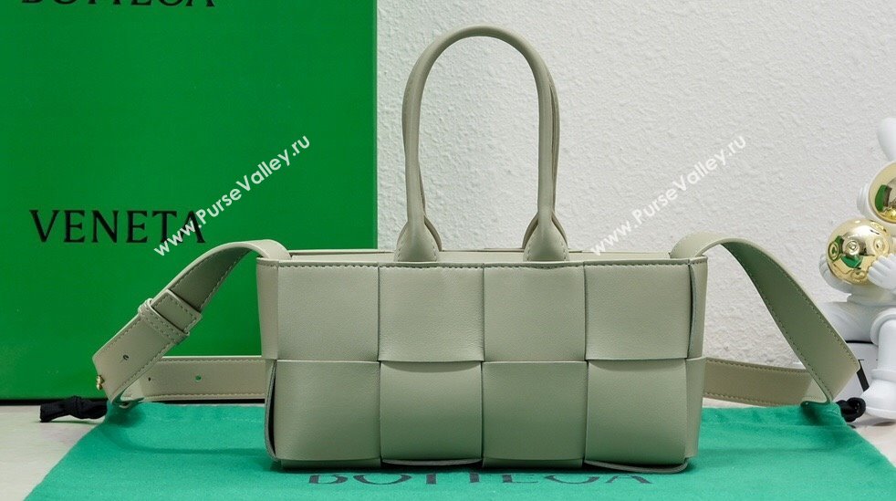 Bottega Veneta Mini East-West Arco Tote Intreccio leather bag with detachable strap TRAVERTINE 2024 (misu-23122038)