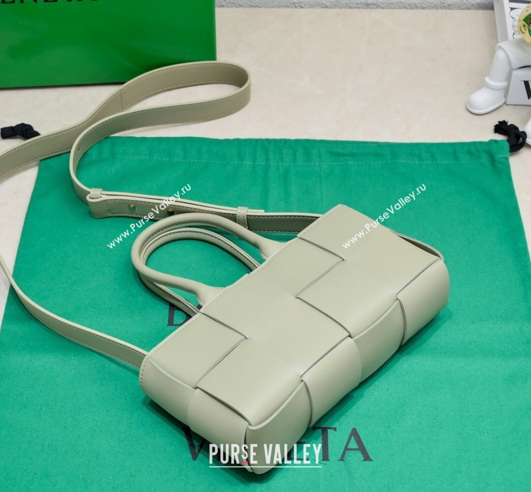 Bottega Veneta Mini East-West Arco Tote Intreccio leather bag with detachable strap TRAVERTINE 2024 (misu-23122038)