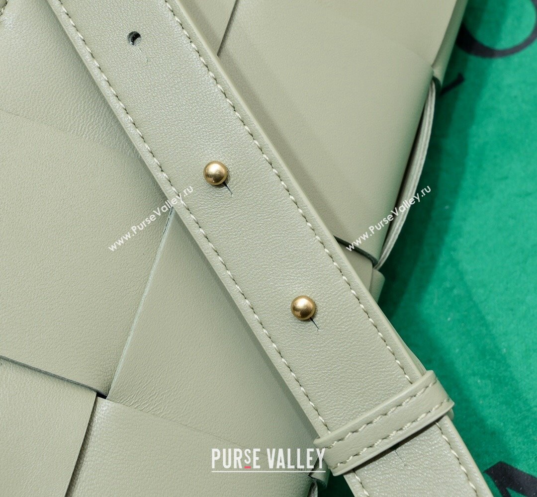 Bottega Veneta Mini East-West Arco Tote Intreccio leather bag with detachable strap TRAVERTINE 2024 (misu-23122038)