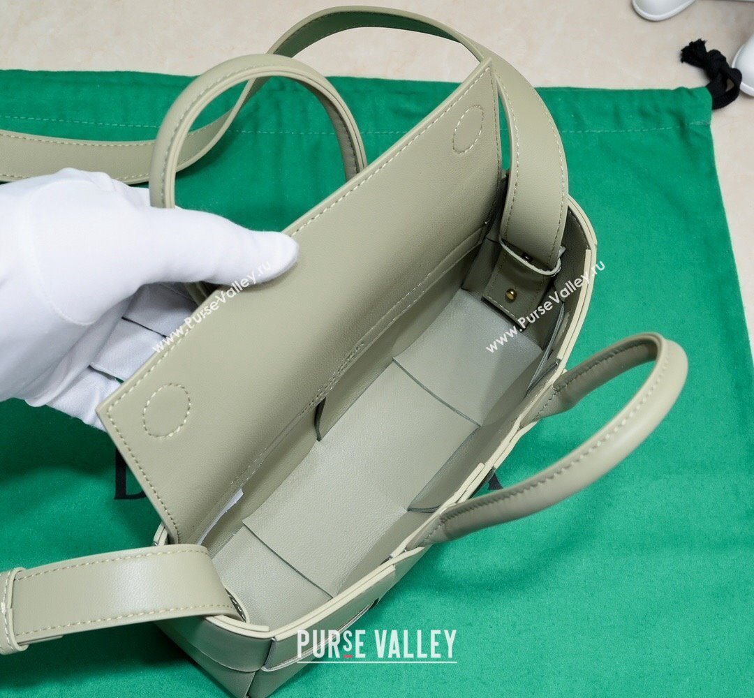 Bottega Veneta Mini East-West Arco Tote Intreccio leather bag with detachable strap TRAVERTINE 2024 (misu-23122038)