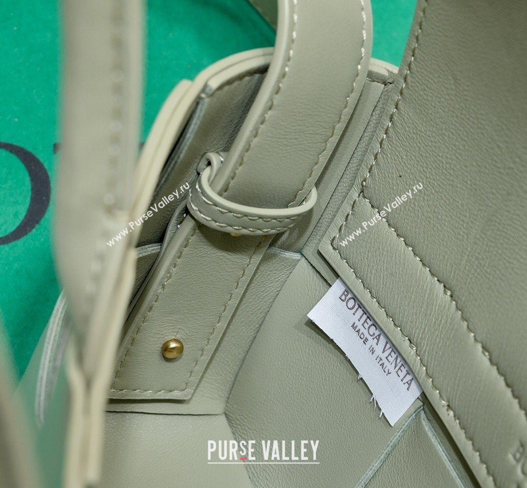 Bottega Veneta Mini East-West Arco Tote Intreccio leather bag with detachable strap TRAVERTINE 2024 (misu-23122038)