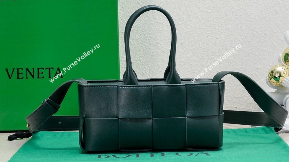 Bottega Veneta Mini East-West Arco Tote Intreccio leather bag with detachable strap EMERALD GREEN 2024 (misu-23122039)