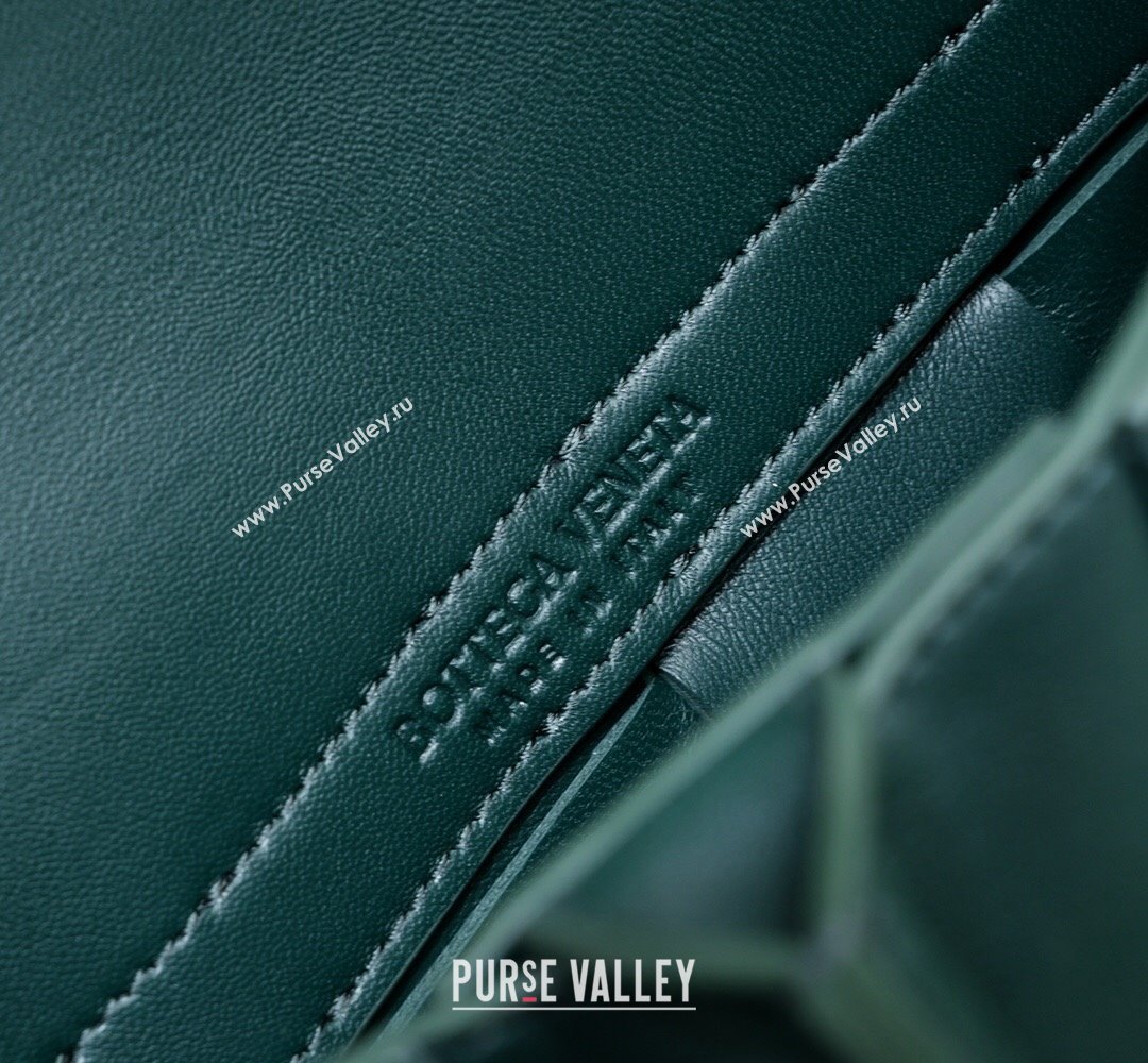 Bottega Veneta Mini East-West Arco Tote Intreccio leather bag with detachable strap EMERALD GREEN 2024 (misu-23122039)