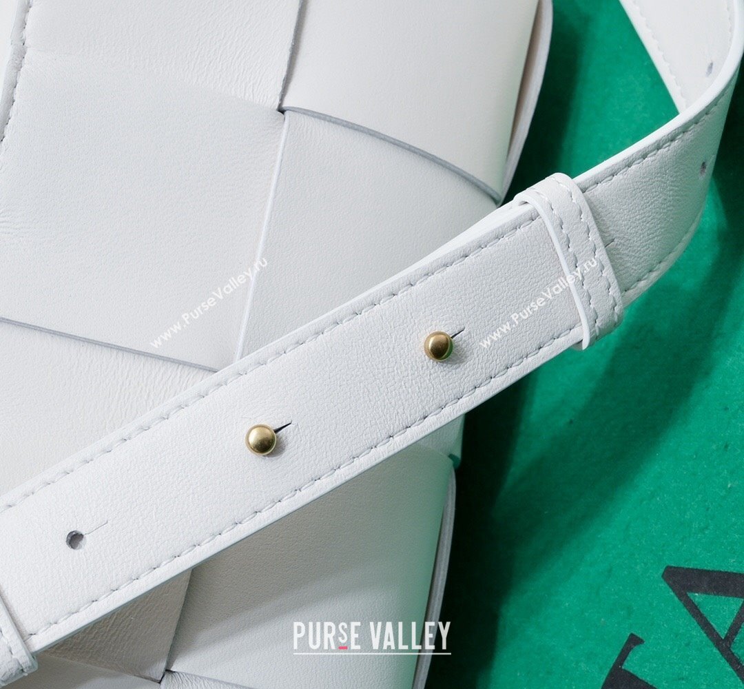 Bottega Veneta Mini East-West Arco Tote Intreccio leather bag with detachable strap White 2024 (misu-23122040)