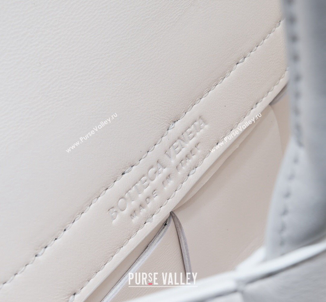 Bottega Veneta Mini East-West Arco Tote Intreccio leather bag with detachable strap White 2024 (misu-23122040)