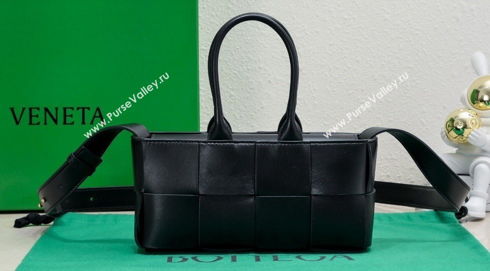 Bottega Veneta Mini East-West Arco Tote Intreccio leather bag with detachable strap BLACK 2024 (misu-23122041)