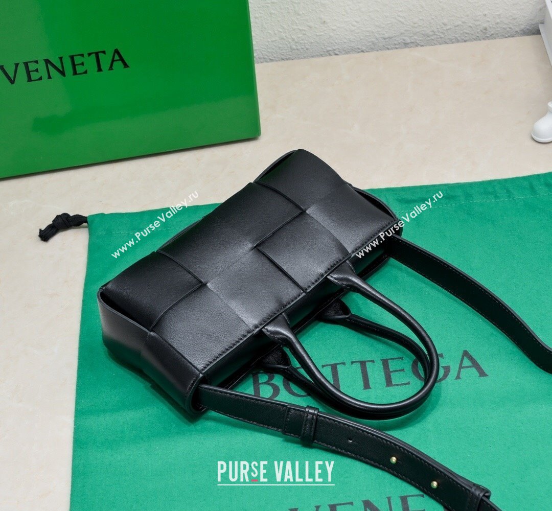 Bottega Veneta Mini East-West Arco Tote Intreccio leather bag with detachable strap BLACK 2024 (misu-23122041)