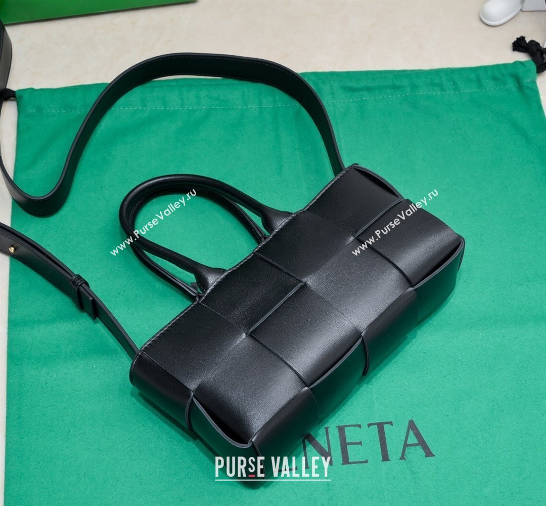 Bottega Veneta Mini East-West Arco Tote Intreccio leather bag with detachable strap BLACK 2024 (misu-23122041)
