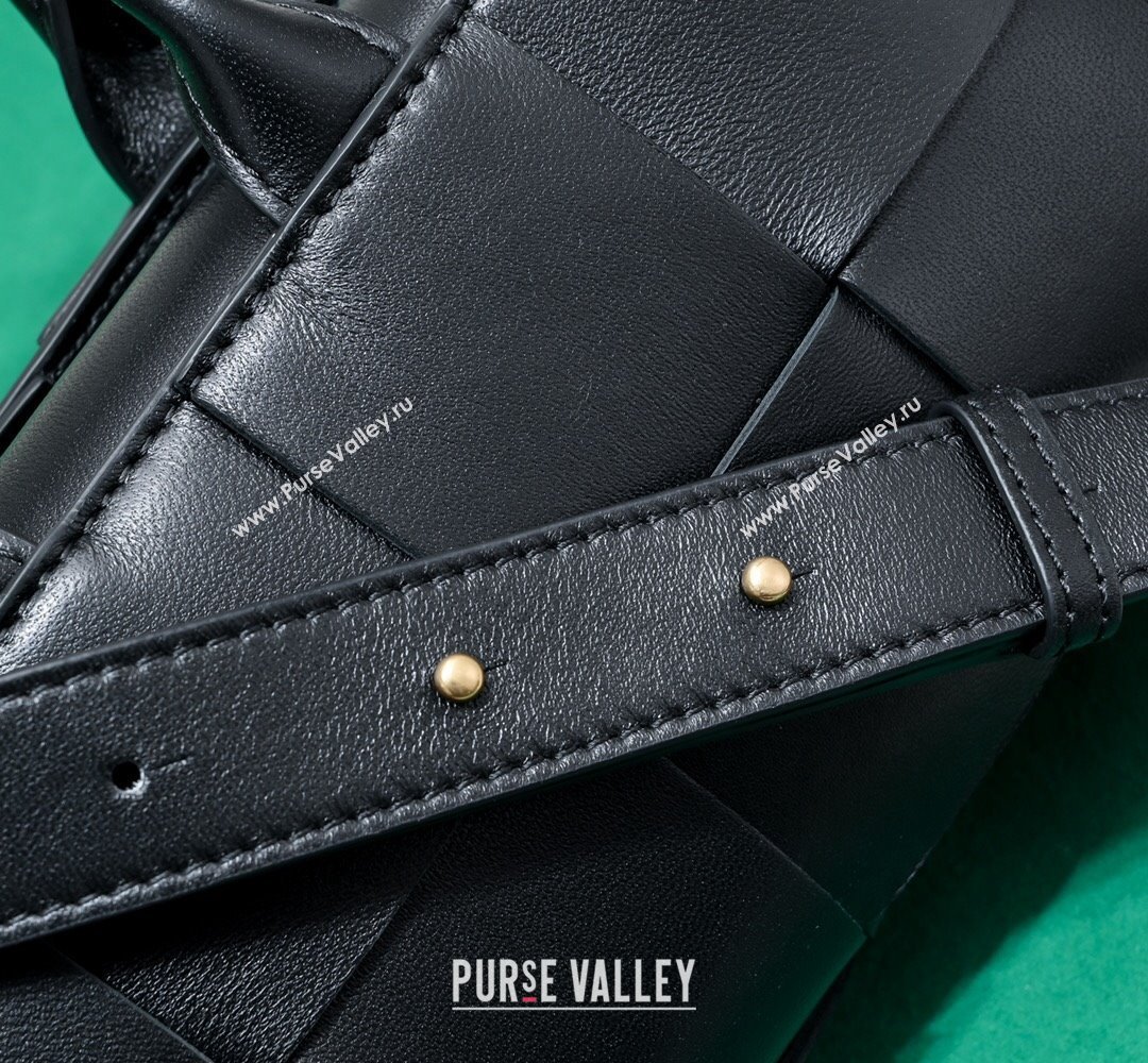 Bottega Veneta Mini East-West Arco Tote Intreccio leather bag with detachable strap BLACK 2024 (misu-23122041)