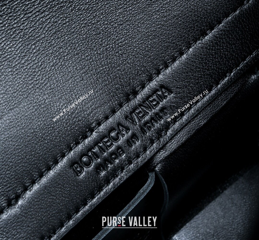 Bottega Veneta Mini East-West Arco Tote Intreccio leather bag with detachable strap BLACK 2024 (misu-23122041)