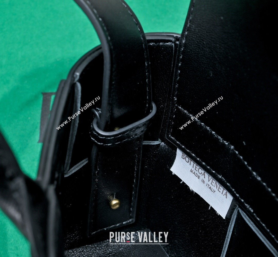 Bottega Veneta Mini East-West Arco Tote Intreccio leather bag with detachable strap BLACK 2024 (misu-23122041)