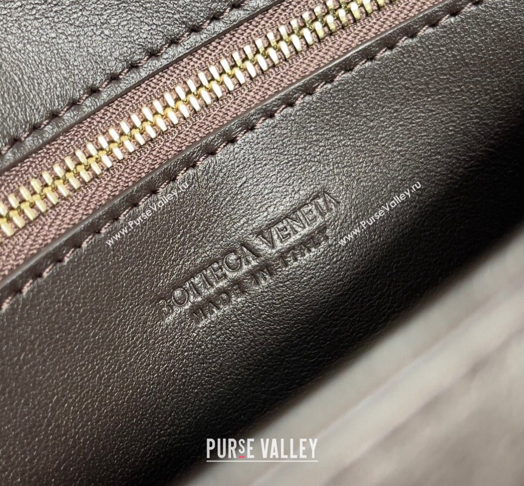 Bottega Veneta Mini Andiamo Cross-Body Intrecciato leather bag FONDANT with metallic knot closure 2024 (misu-23122032)