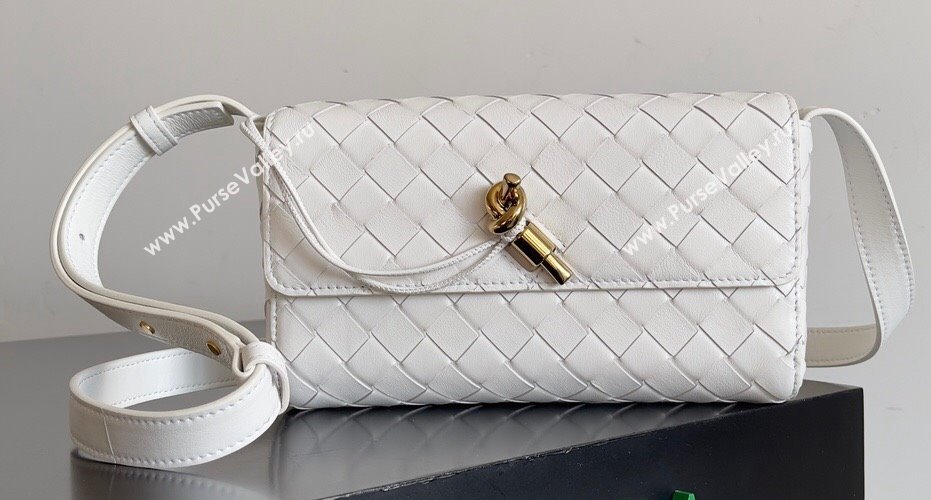 Bottega Veneta Mini Andiamo Cross-Body Intrecciato leather bag White with metallic knot closure 2024 (misu-23122033)