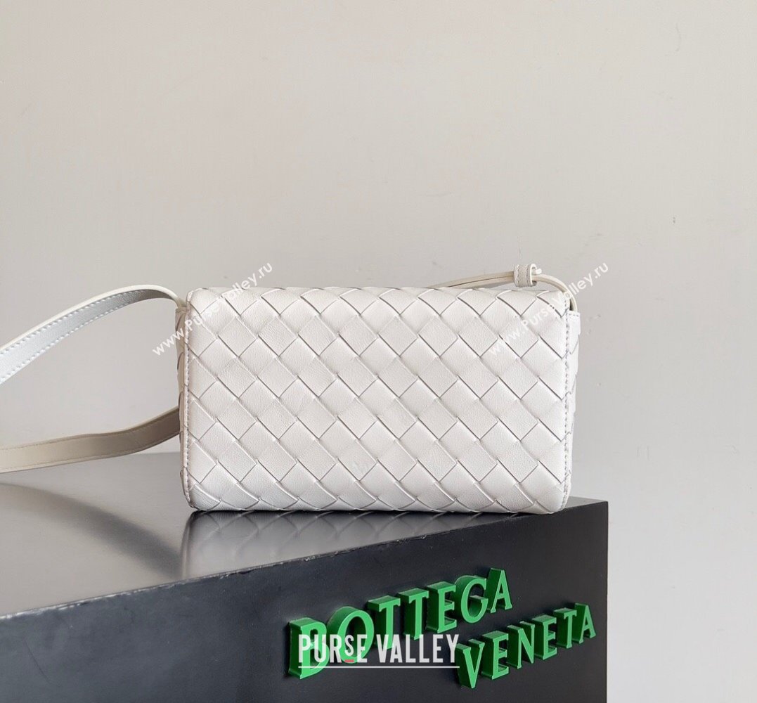 Bottega Veneta Mini Andiamo Cross-Body Intrecciato leather bag White with metallic knot closure 2024 (misu-23122033)