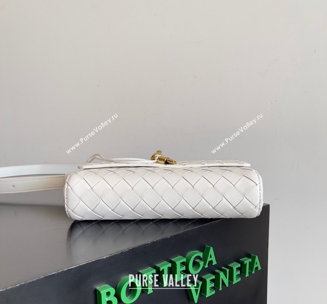 Bottega Veneta Mini Andiamo Cross-Body Intrecciato leather bag White with metallic knot closure 2024 (misu-23122033)
