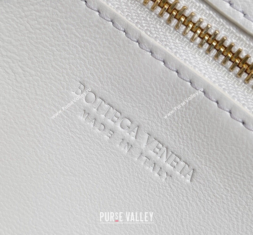 Bottega Veneta Mini Andiamo Cross-Body Intrecciato leather bag White with metallic knot closure 2024 (misu-23122033)