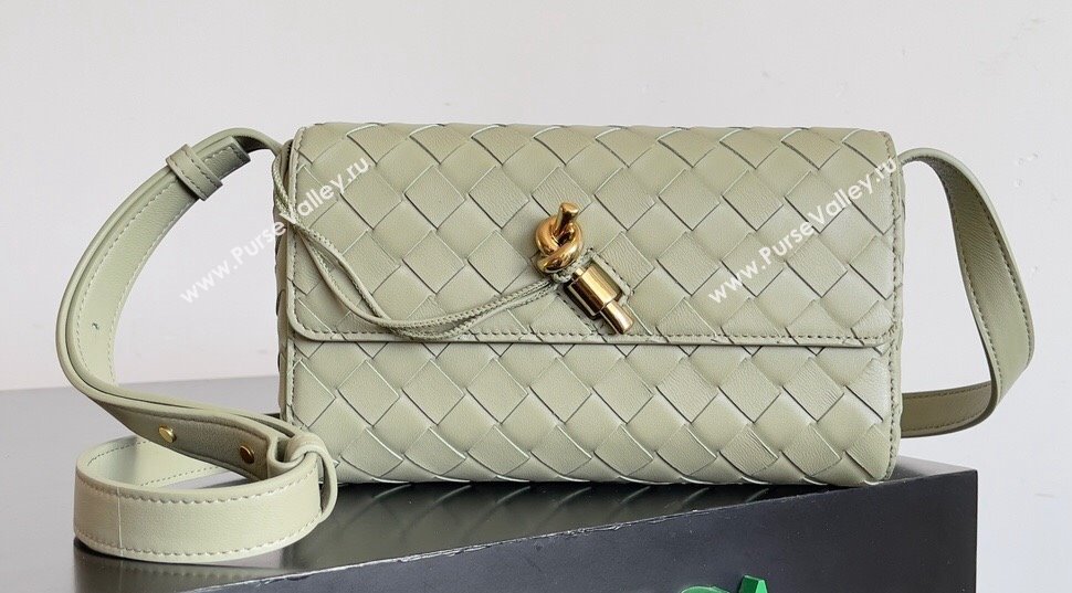 Bottega Veneta Mini Andiamo Cross-Body Intrecciato leather bag TRAVERTINE with metallic knot closure 2024 (misu-23122036)