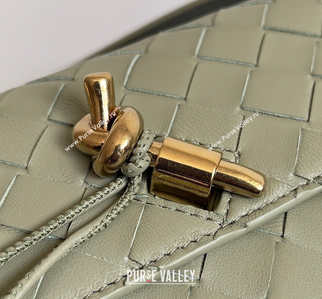 Bottega Veneta Mini Andiamo Cross-Body Intrecciato leather bag TRAVERTINE with metallic knot closure 2024 (misu-23122036)