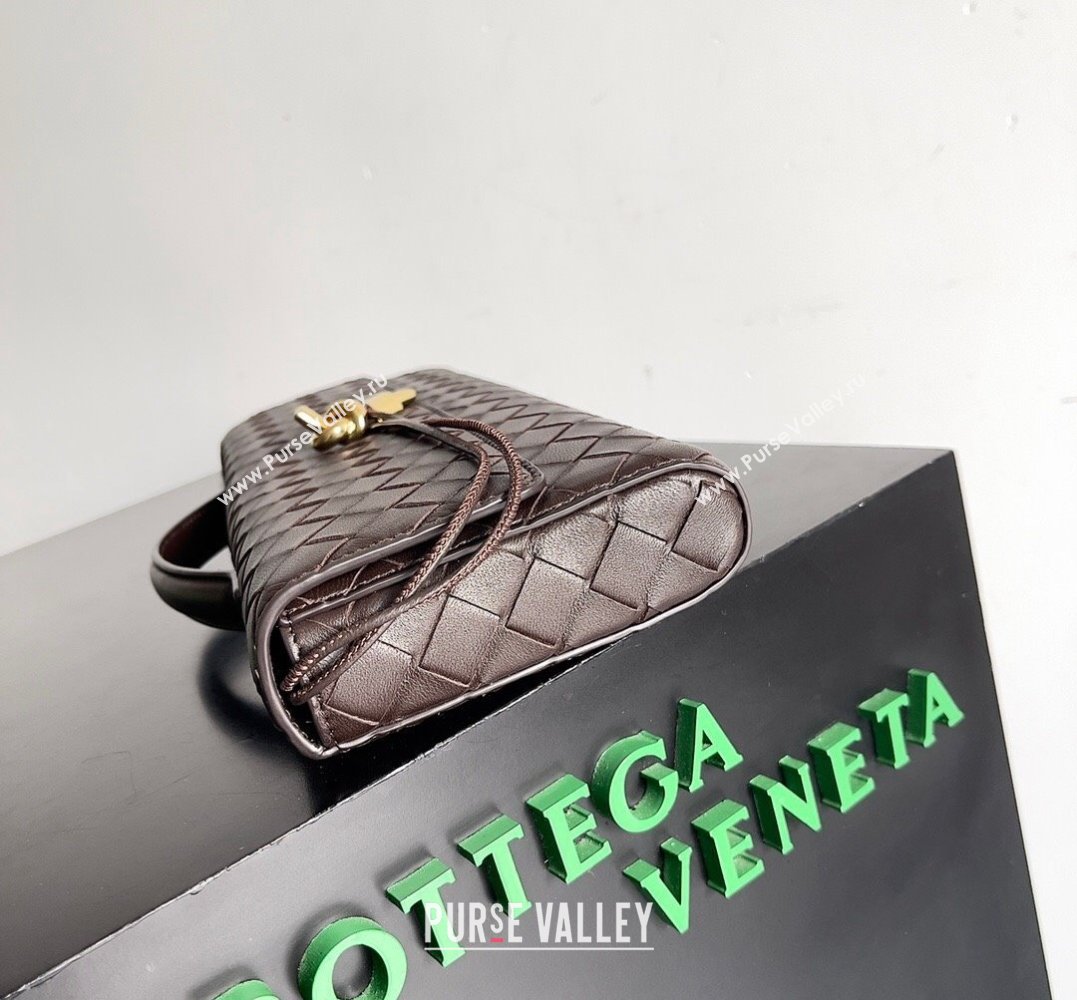 Bottega Veneta Long Clutch Andiamo With Handle Intrecciato leather bag FONDANT with metallic knot closure 2024 (misu-23122027)