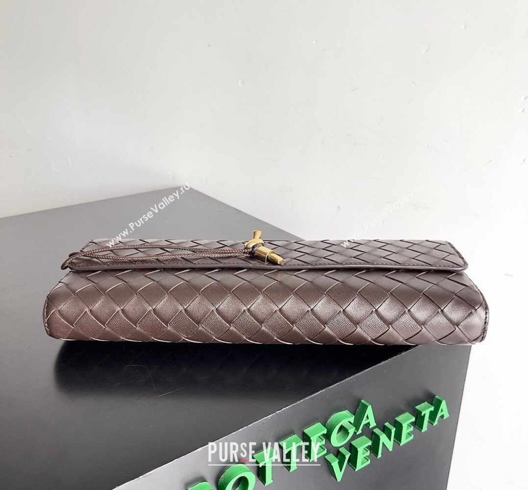 Bottega Veneta Long Clutch Andiamo With Handle Intrecciato leather bag FONDANT with metallic knot closure 2024 (misu-23122027)
