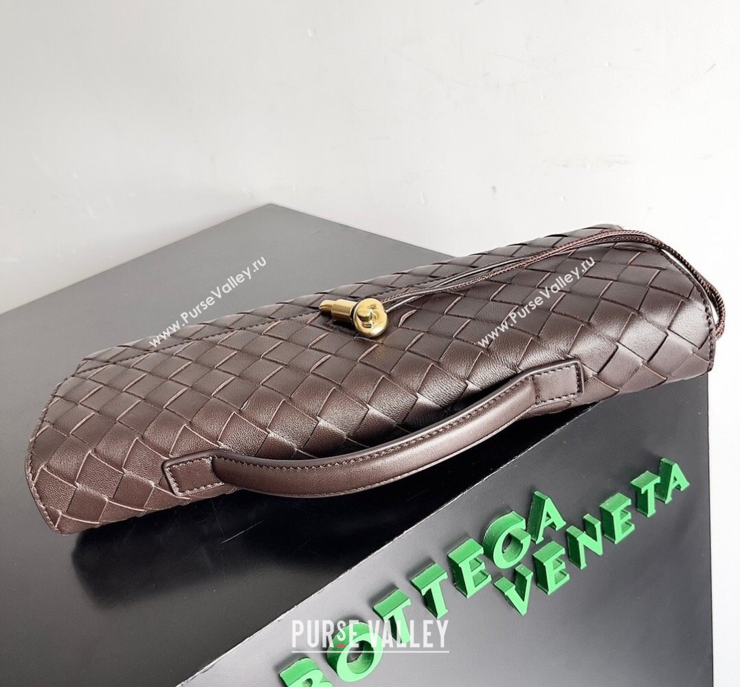 Bottega Veneta Long Clutch Andiamo With Handle Intrecciato leather bag FONDANT with metallic knot closure 2024 (misu-23122027)