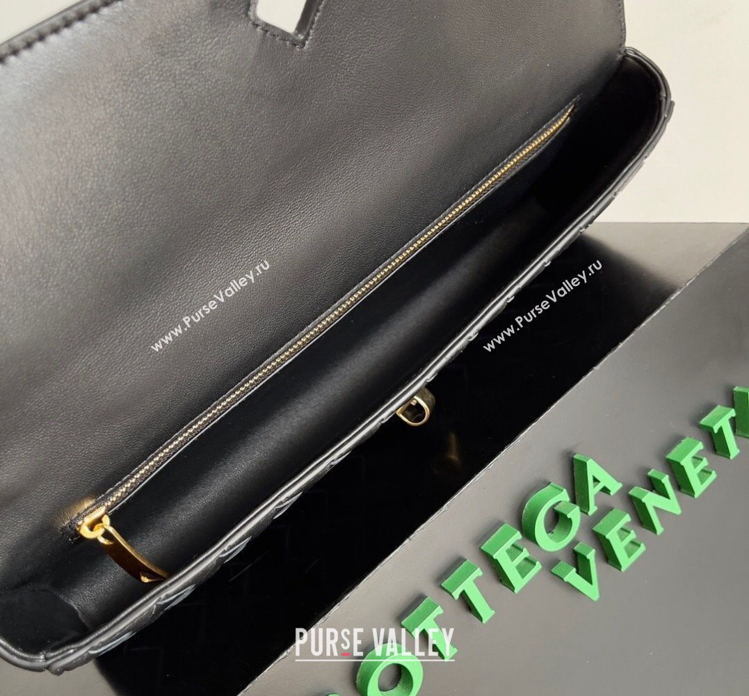 Bottega Veneta Long Clutch Andiamo With Handle Intrecciato leather bag Black with metallic knot closure 2024 (misu-23122028)
