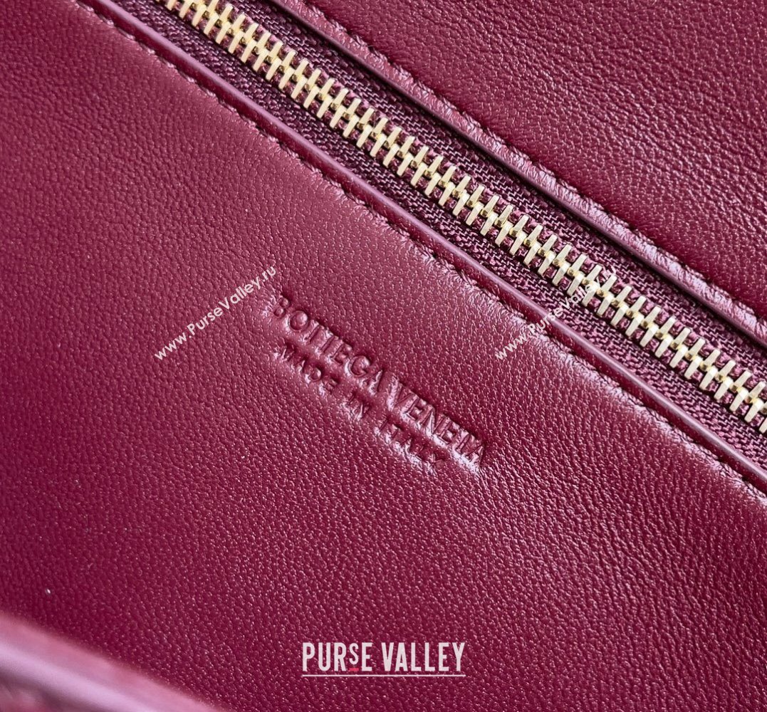 Bottega Veneta Long Clutch Andiamo With Handle Intrecciato leather bag BAROLO with metallic knot closure 2024 (misu-23122030)