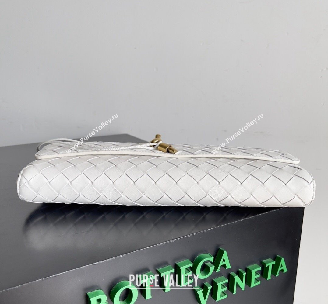 Bottega Veneta Long Clutch Andiamo With Handle Intrecciato leather bag White with metallic knot closure 2024 (misu-23122031)