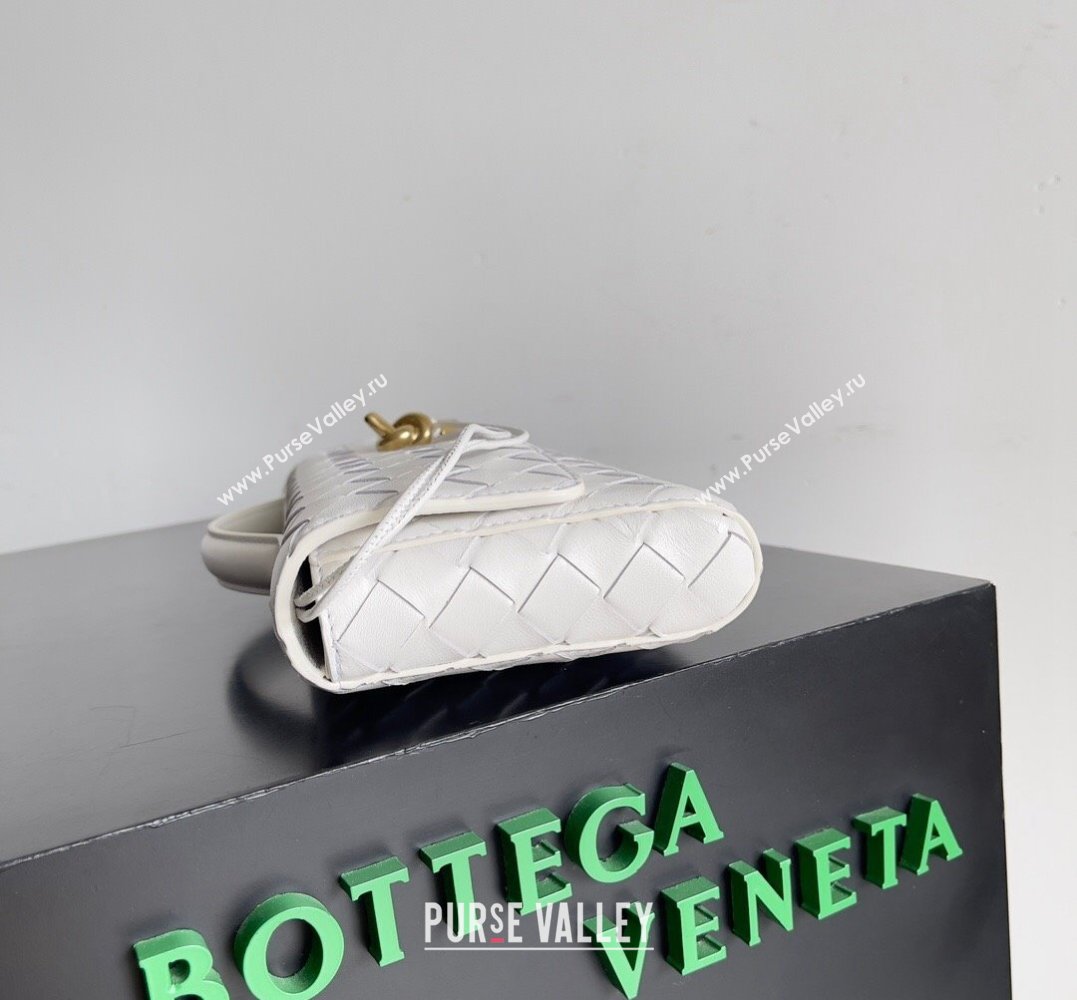 Bottega Veneta Long Clutch Andiamo With Handle Intrecciato leather bag White with metallic knot closure 2024 (misu-23122031)
