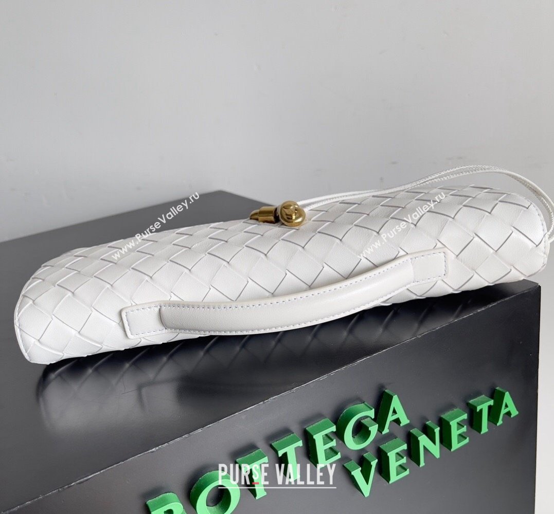 Bottega Veneta Long Clutch Andiamo With Handle Intrecciato leather bag White with metallic knot closure 2024 (misu-23122031)