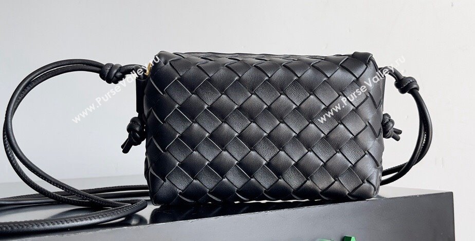 Bottega Veneta Mini Loop Camera Intrecciato leather cross-body Bag Black 2024 (misu-23122007)