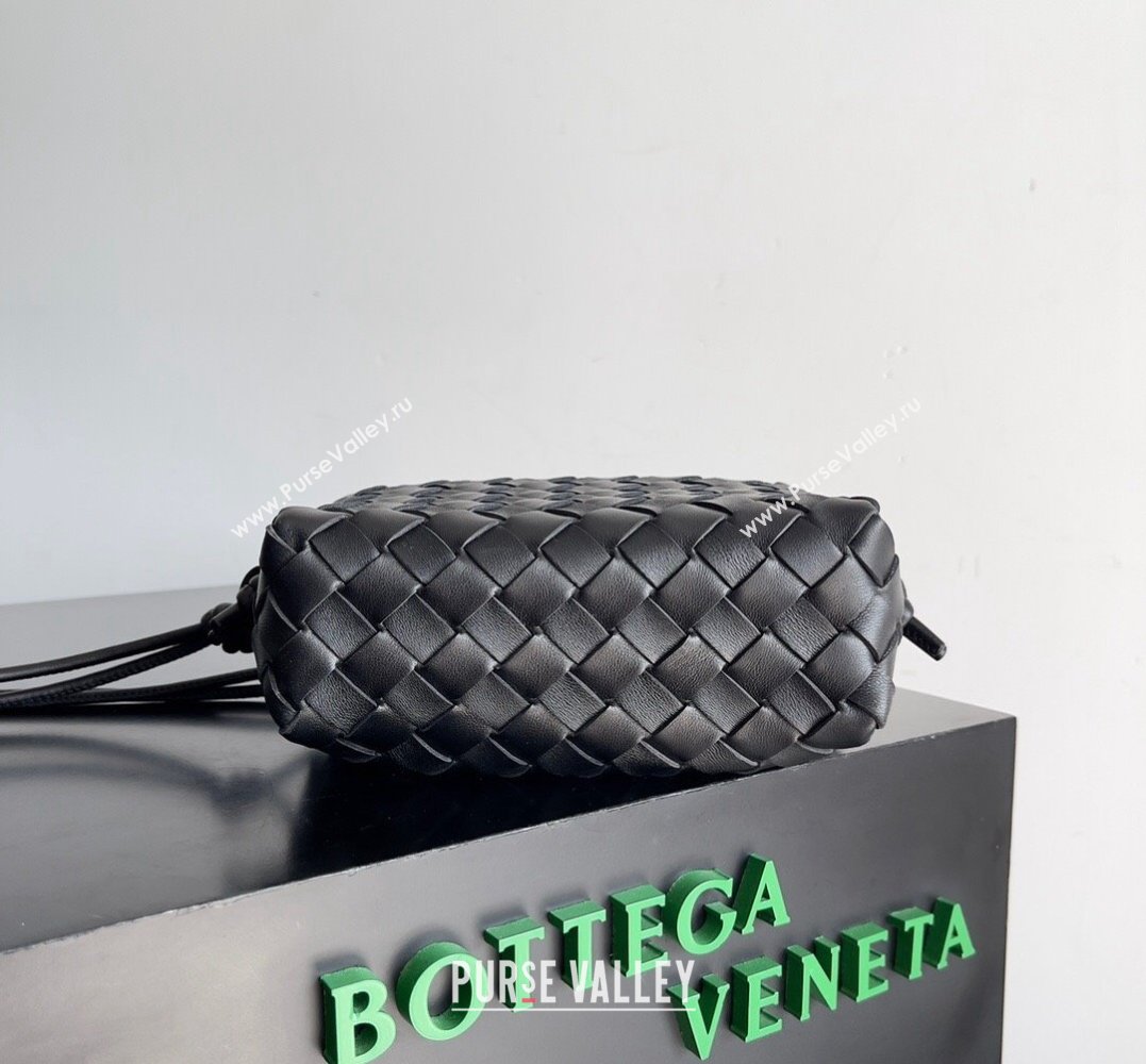 Bottega Veneta Mini Loop Camera Intrecciato leather cross-body Bag Black 2024 (misu-23122007)
